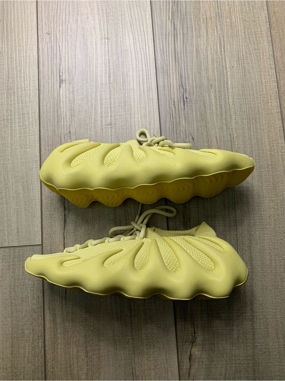 adidas Yeezy 450 
SULFUR/SULFUR/SULFUR